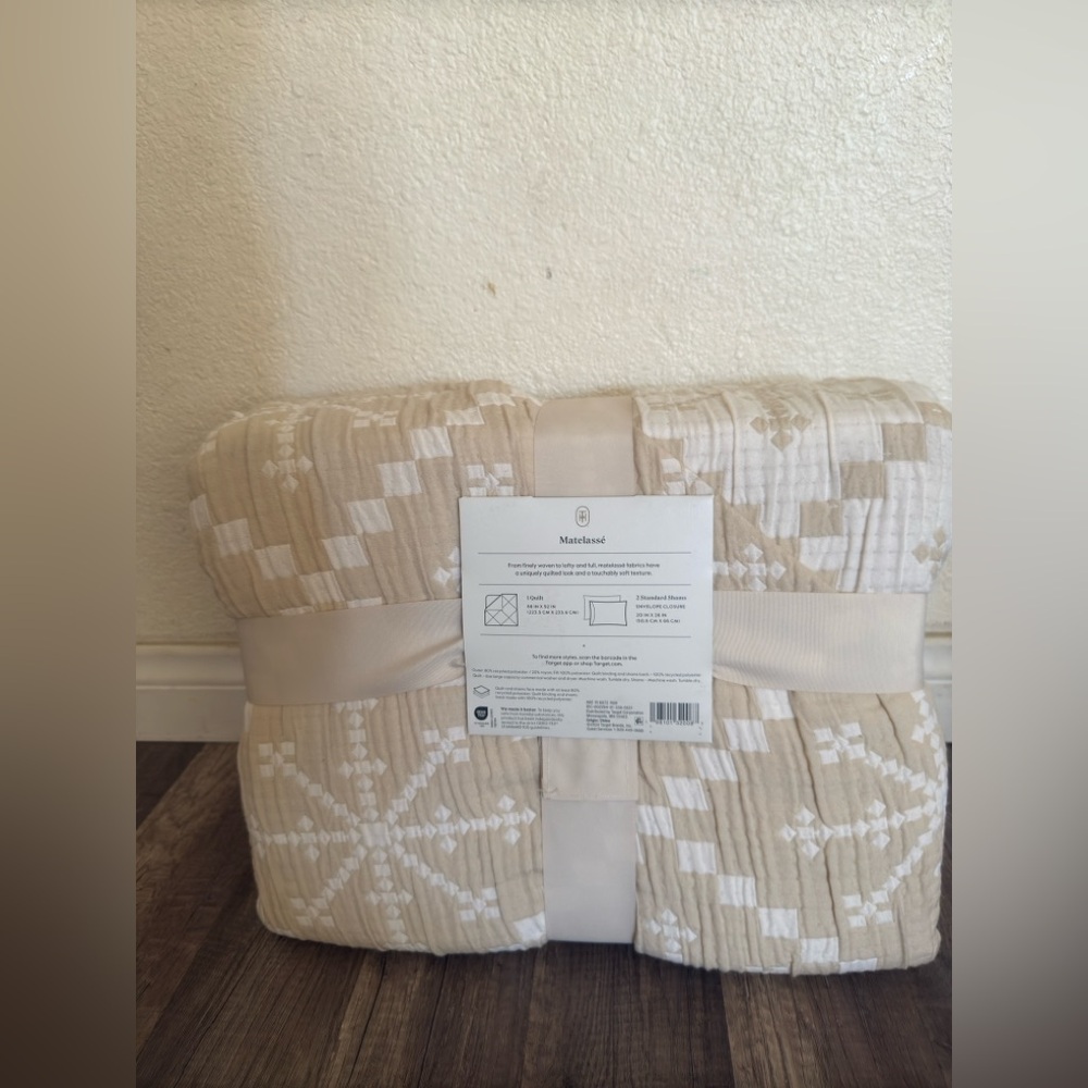 Target threshold 3-Piece Holiday Matelasse Quilt and Sham Set - Picture 7 of 10